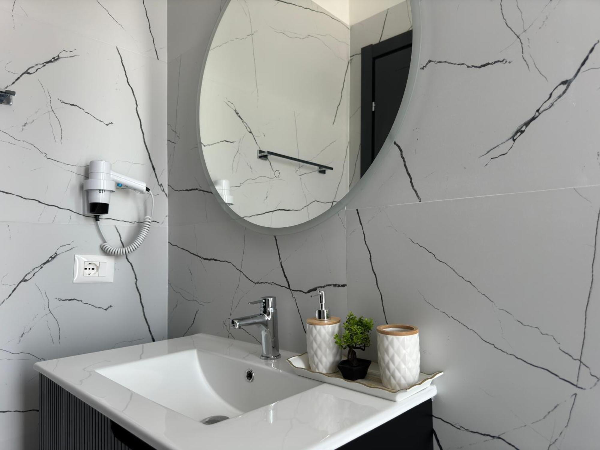 Twins Hotel Vlore Ngoại thất bức ảnh