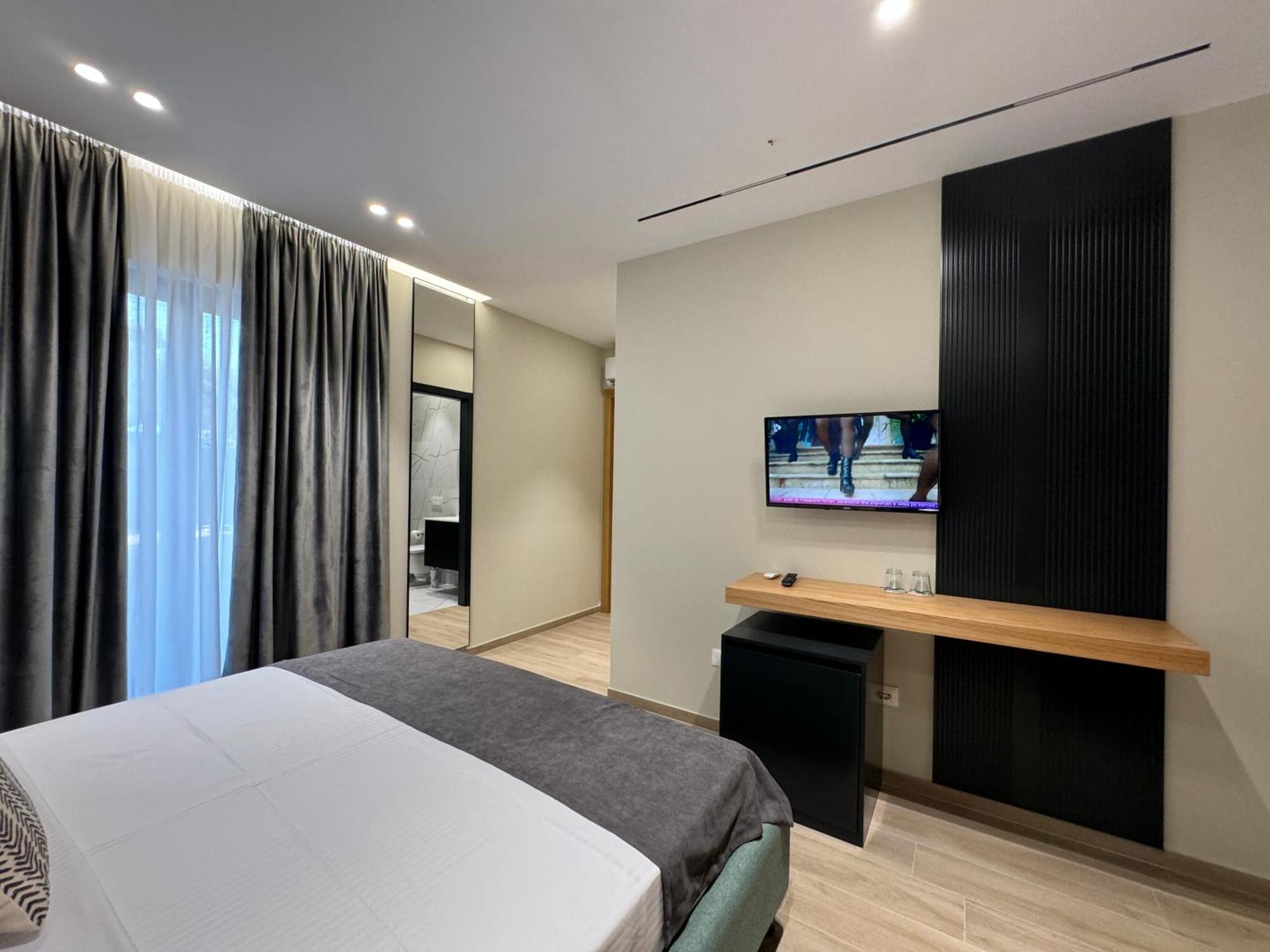 Twins Hotel Vlore Ngoại thất bức ảnh