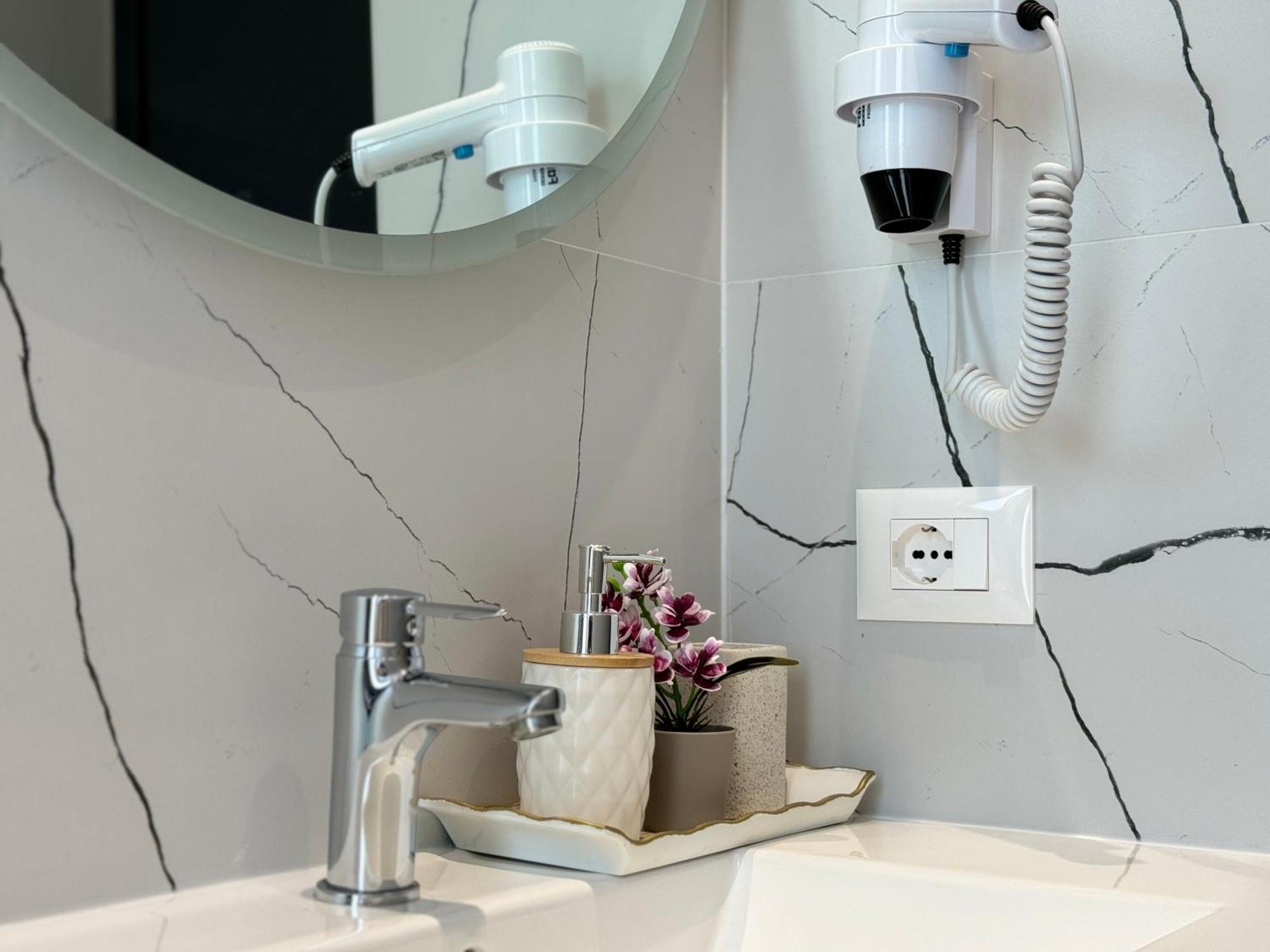 Twins Hotel Vlore Ngoại thất bức ảnh