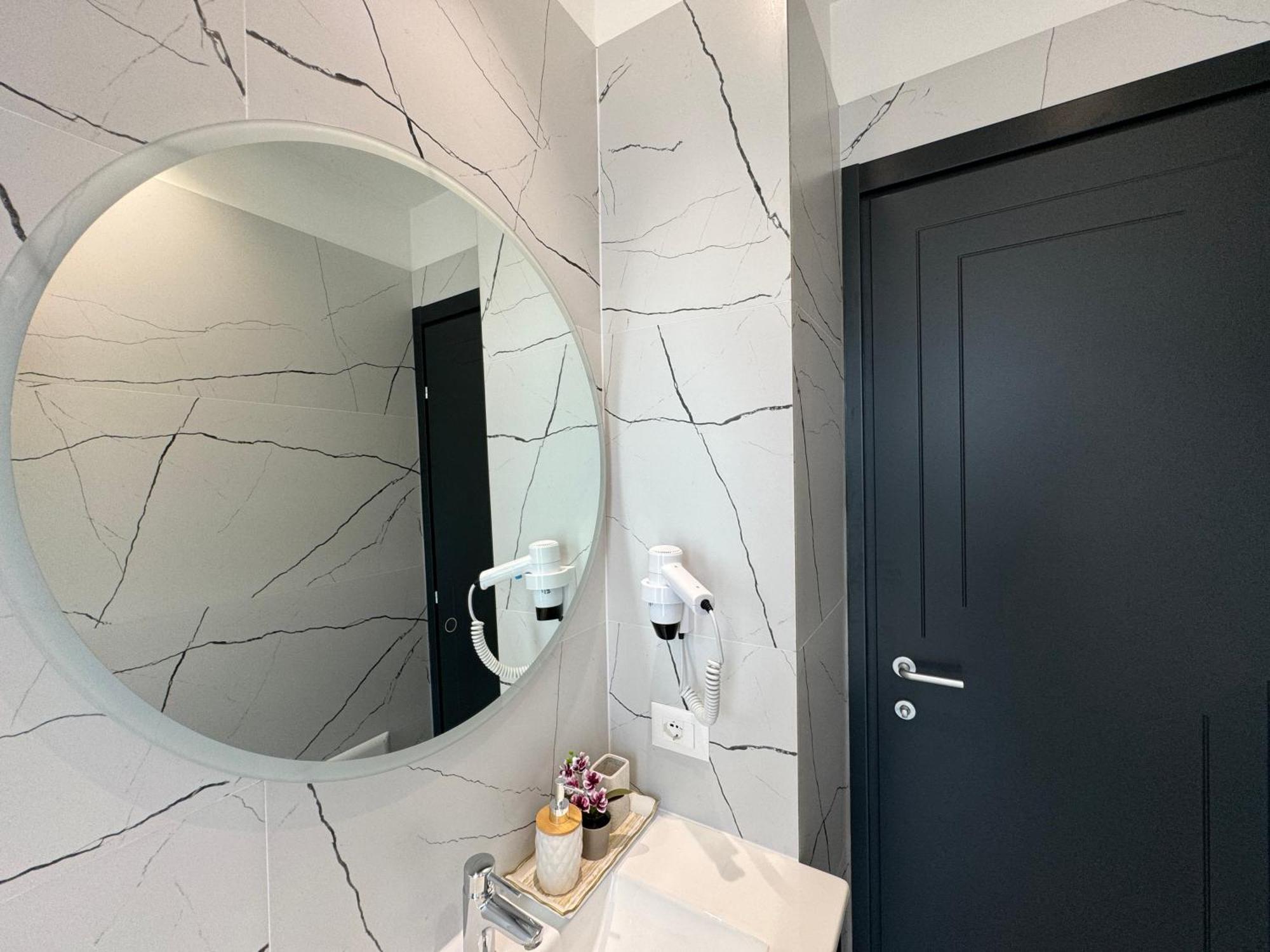 Twins Hotel Vlore Ngoại thất bức ảnh